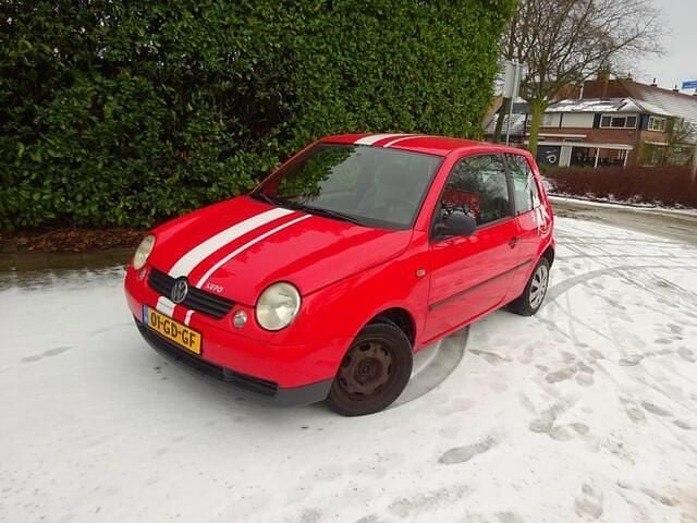 Rood Occasion 2000 VW Lupo Trendline Hatchback | € 999 (Eerlijke prijs) - Afbeelding 1/4