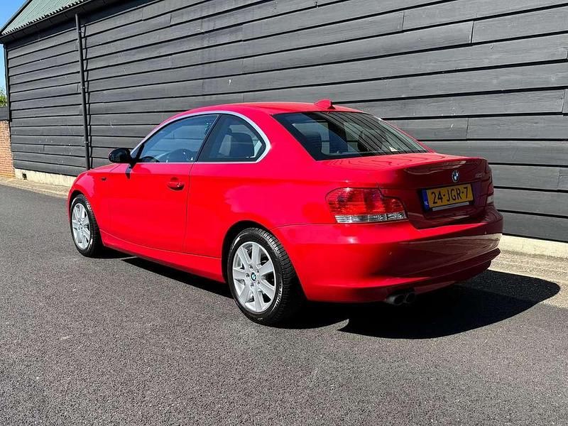 Rood Gebruikt 2009 BMW 125 Coupé Executive Coupé | € 11.995 - Afbeelding 1/4