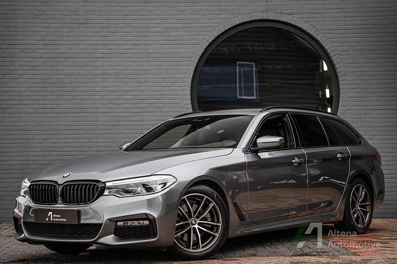 Grijs Occasion 2018 BMW 520 Executive Stationwagen | € 27.950 (Eerlijke prijs) - Afbeelding 1/3