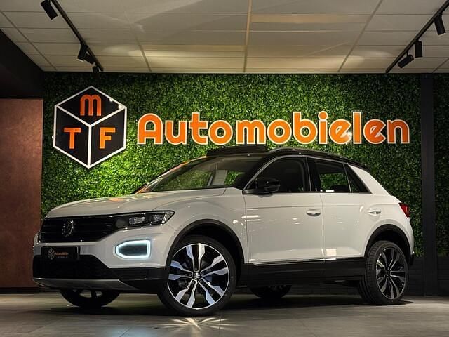 Wit (metallic) Occasion 2019 VW T-Roc Sportline SUV | € 23.998 (Eerlijke prijs) - Afbeelding 1/4