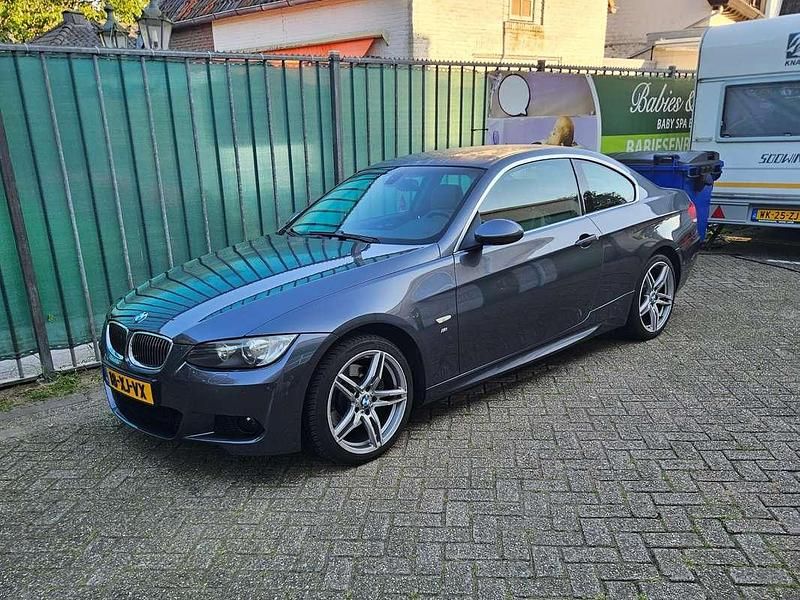 Beige Gebruikt 2007 BMW 325 Executive Coupé | € 7.000 - Afbeelding 1/4