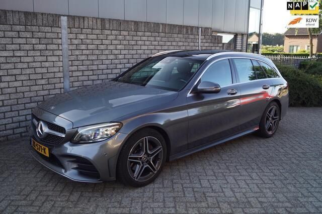 Grijs, metallic lak Gebruikt 2019 Mercedes C180 Business Stationwagen | € 24.950 (Eerlijke prijs) - Afbeelding 1/4
