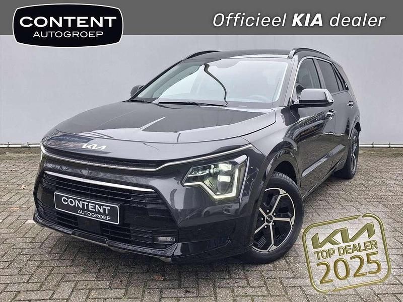 Grijs (metallic) Gebruikt 2022 Kia Niro SUV | € 27.440 (Iets duurder) - Afbeelding 1/4