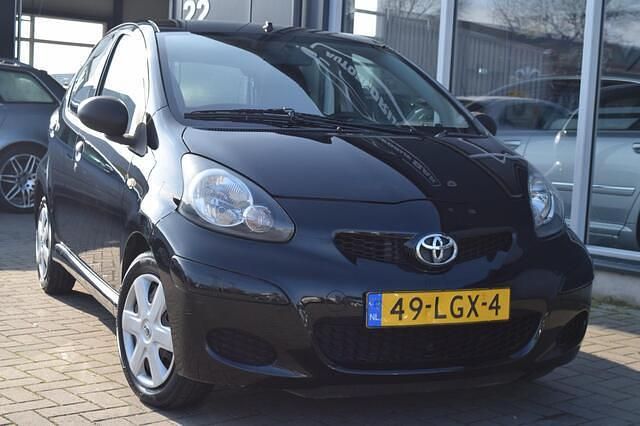 Occasion Toyota Aygo 68 PK (50 kW) 2010 Zwart Hatchback