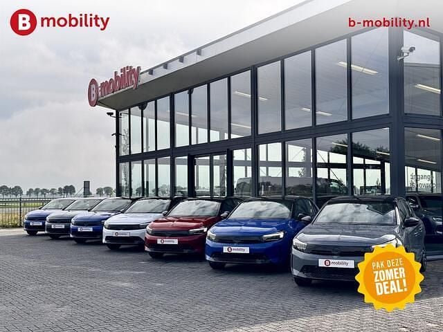 Grijs Gebruikt 2024 Opel Corsa Stationwagen | € 17.795 (Eerlijke prijs) - Afbeelding 1/3