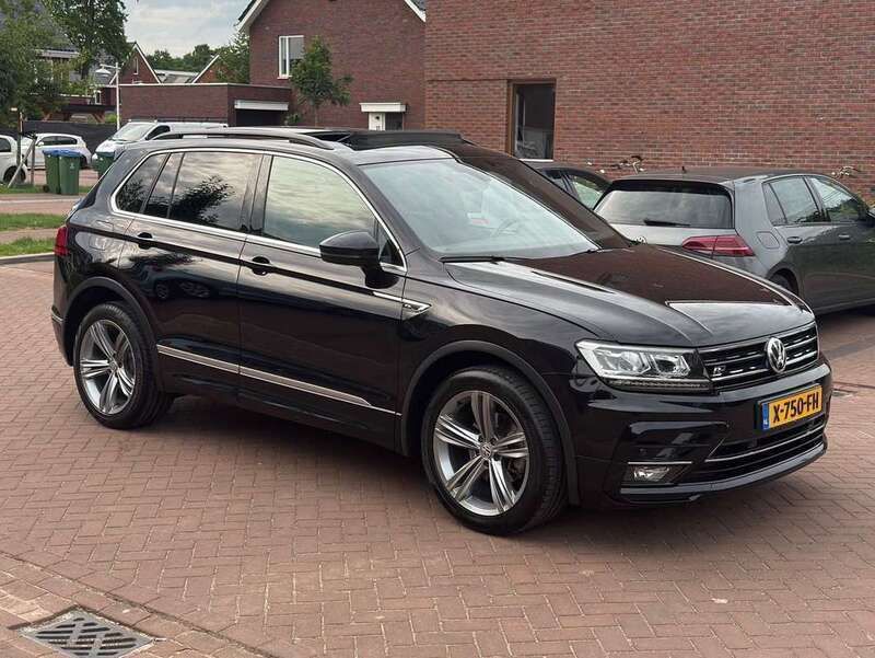 Zwart Gebruikt 2018 VW Tiguan R-line SUV | € 25.400 (Goede deal) - Afbeelding 1/4