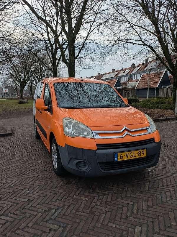 Oranje Occasion 2010 Citroën Berlingo MPV | € 2.500 (Eerlijke prijs) - Afbeelding 1/4