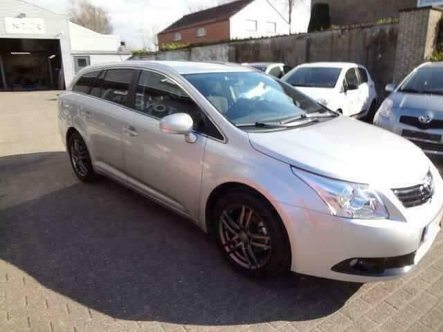 Occasion Toyota Avensis Sol 146 PK (107 kW) 2011 Zilver Stationwagen