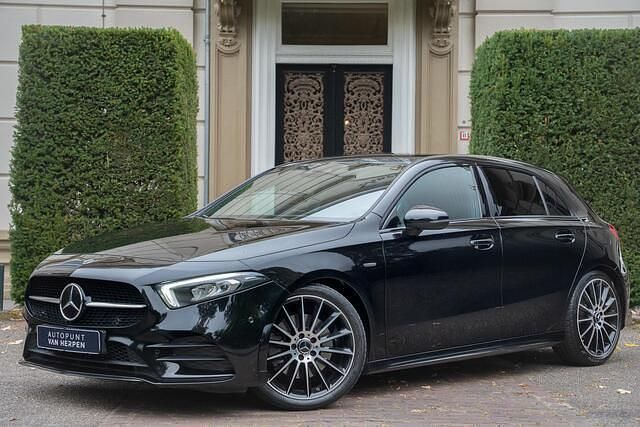 Occasion Mercedes A250 AMG 225 PK (165 kW) 2021 Zwart Hatchback