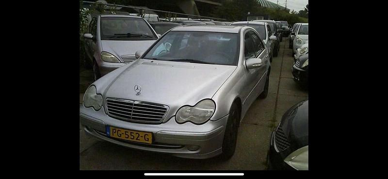 Grijs Gebruikt 2001 Mercedes C200 Elegance Sedan | € 1.950 (Goede deal) - Afbeelding 1/4
