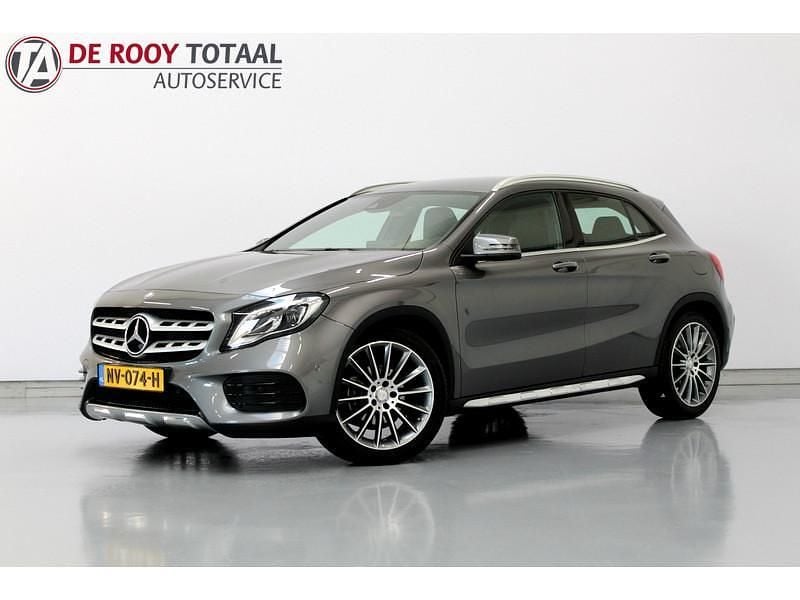 Grijs (metallic) Gebruikt 2017 Mercedes GLA180 Premium SUV | € 21.750 (Eerlijke prijs) - Afbeelding 1/4