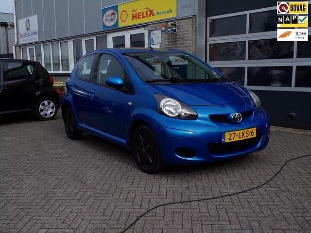 Blauw Gebruikt 2010 Toyota Aygo Comfort Hatchback | € 3.650 (Eerlijke prijs) - Afbeelding 1/4