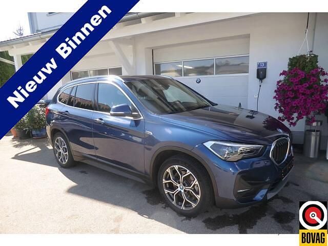 Blauw, metallic lak Gebruikt 2022 BMW X1 Advantage SUV | € 31.990 (Duur) - Afbeelding 1/4