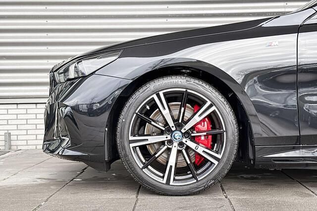 Occasion BMW i5 250 kW (340 PK) 2026 Saphirschwarz metallic (475) (zwart metallic) Stationwagen