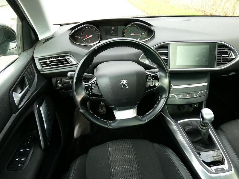 Occasion Peugeot 308 Premium 110 PK (80 kW) 2019 Zwart Stationwagen