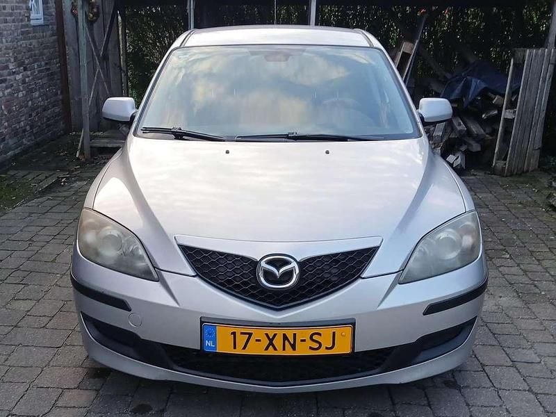 Grijs Gebruikt 2007 Mazda 3 Touring Hatchback | € 2.200 (Eerlijke prijs) - Afbeelding 1/4