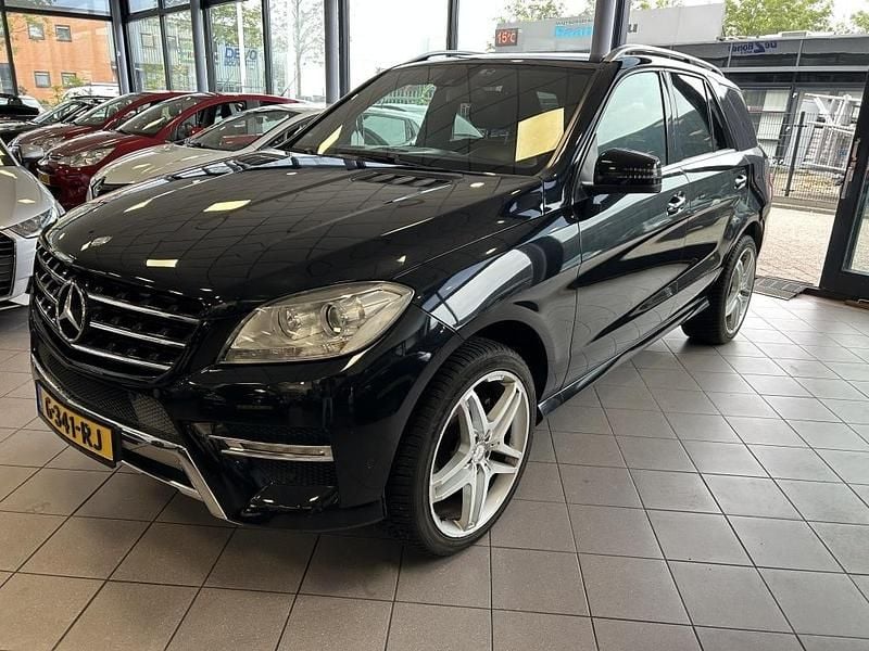 Zwart Gebruikt 2012 Mercedes ML350 Edition 1 SUV | € 19.950 (Iets duurder) - Afbeelding 1/4