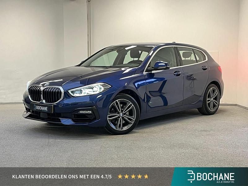 Blauw Occasion 2020 BMW 118 Sport Line Hatchback | € 20.135 - Afbeelding 1/4