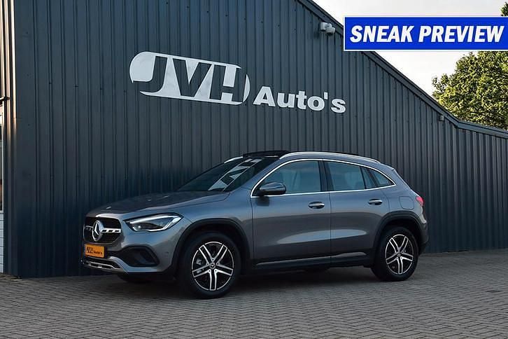 Grijs (metallic) Occasion 2021 Mercedes GLA250 SUV | € 33.500 (Super prijs) - Afbeelding 1/4