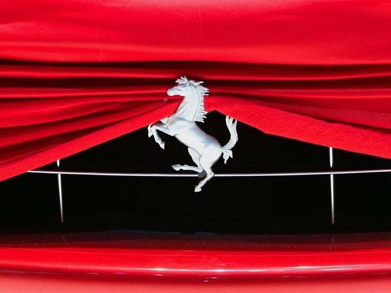 Grijs Gebruikt 2024 Ferrari Roma Cabriolet | € 309.500 - Afbeelding 1/1