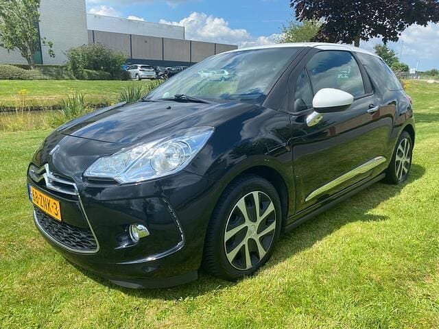 Zwart Gebruikt 2013 Citroën DS3 Chic Hatchback | € 4.500 (Eerlijke prijs) - Afbeelding 1/4
