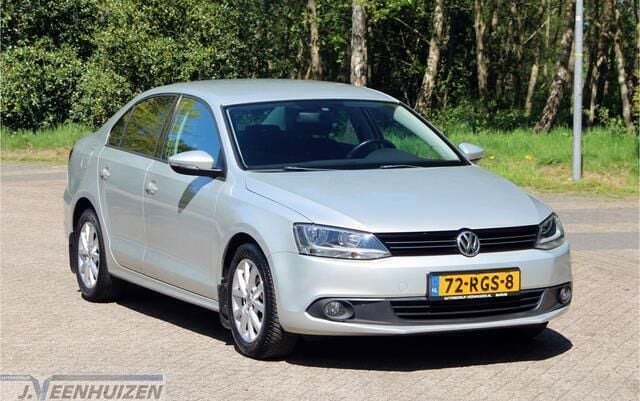 Grijs Gebruikt 2011 VW Jetta Comfortline Sedan | € 5.999 (Eerlijke prijs) - Afbeelding 1/4