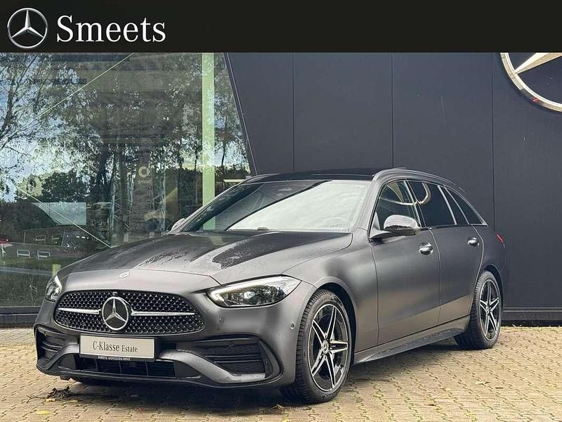 , metallic lak Gebruikt 2024 Mercedes C200 AMG line Stationwagen | € 67.981 - Afbeelding 1/4