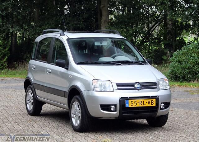 Grijs Gebruikt 2005 Fiat Panda 4x4 Climbing Hatchback | € 3.799 - Afbeelding 1/4