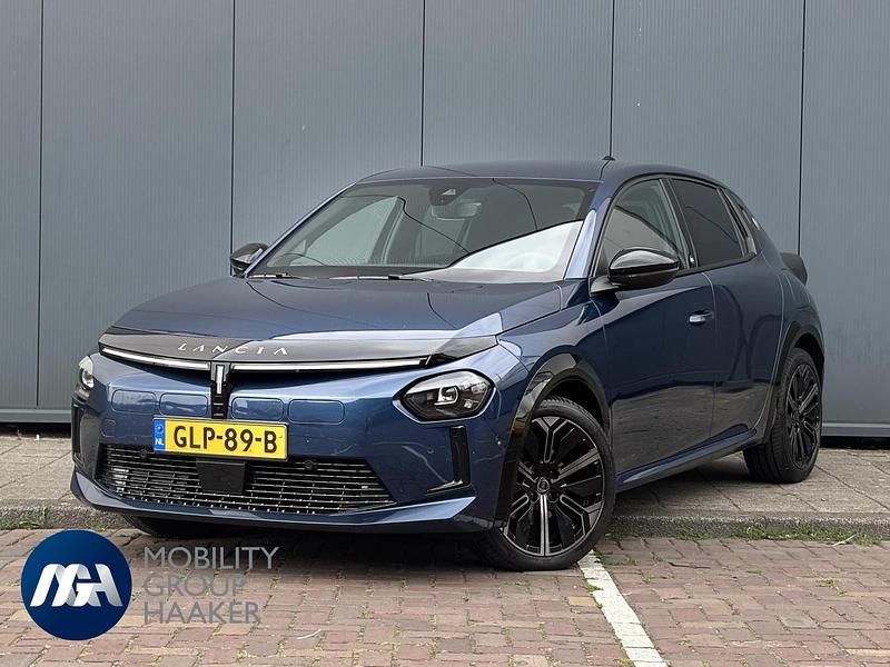 Blauw Nieuw 2024 Lancia Ypsilon Hatchback | € 38.900 - Afbeelding 1/4