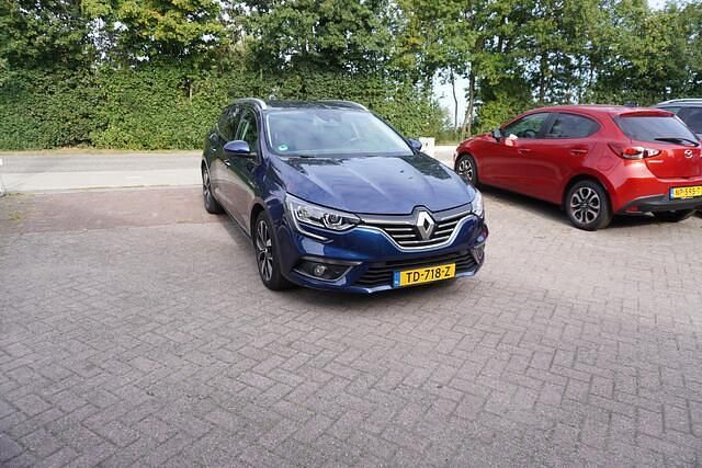 Blauw Gebruikt 2018 Renault Mégane GrandTour Bose Edition Stationwagen | € 12.944 (Eerlijke prijs) - Afbeelding 1/4