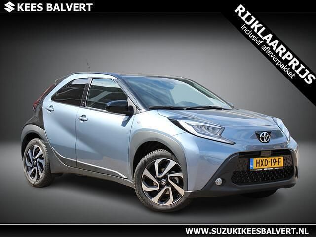 Grijs Gebruikt 2024 Toyota Aygo Envy Hatchback | € 21.450 (Eerlijke prijs) - Afbeelding 1/3