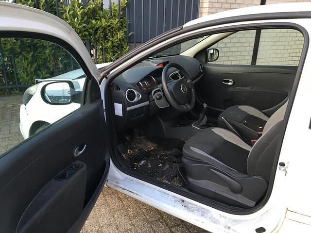 Occasion Renault Clio II Authentique 88 PK (64 kW) 2011 Wit Hatchback