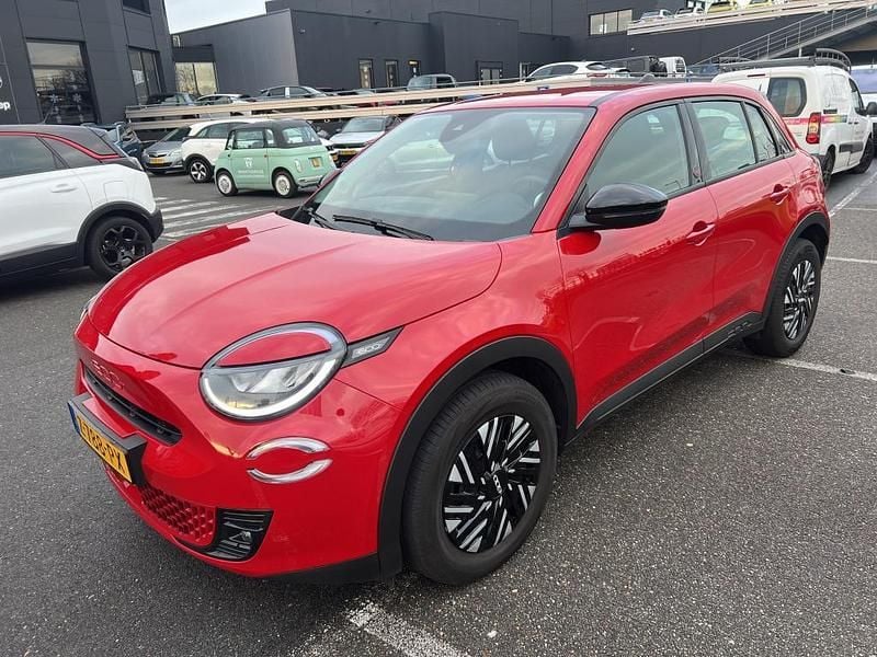 Rood Occasion 2024 Fiat 600E Red SUV | € 24.395 (Eerlijke prijs) - Afbeelding 1/4