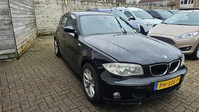Zwart Occasion 2005 BMW 120 Executive Hatchback | € 850 (Goede deal) - Afbeelding 1/3