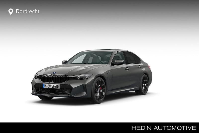 Grijs Nieuw 2025 BMW 330e Comfort Edition Sedan | € 77.756 (Iets duurder) - Afbeelding 1/4