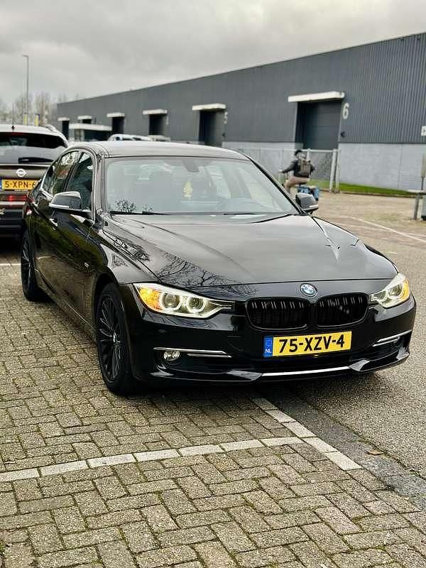Gebruikt 2012 BMW 320 Luxury Line Sedan | € 8.350 (Goede deal) - Afbeelding 1/4