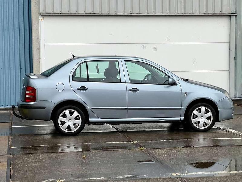 Zilver Gebruikt 2002 Skoda Fabia Elegance Hatchback | € 2.600 (Duur) - Afbeelding 1/4
