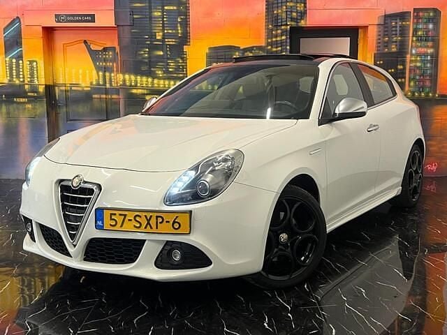 Wit Gebruikt 2012 Alfa Romeo Giulietta Distinctive Hatchback | € 8.499 (Iets duurder) - Afbeelding 1/4