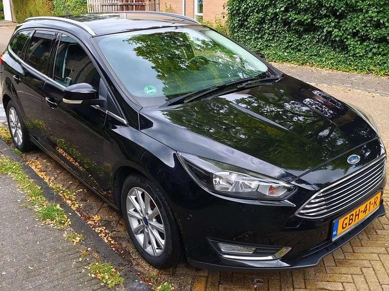 Zwart Gebruikt 2016 Ford Focus Titanium Stationwagen | € 7.999 (Goede deal) - Afbeelding 1/4