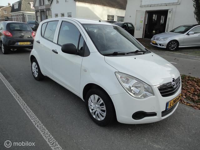 Wit Gebruikt 2011 Opel Agila Selection Hatchback | € 2.250 (Goede deal) - Afbeelding 1/4