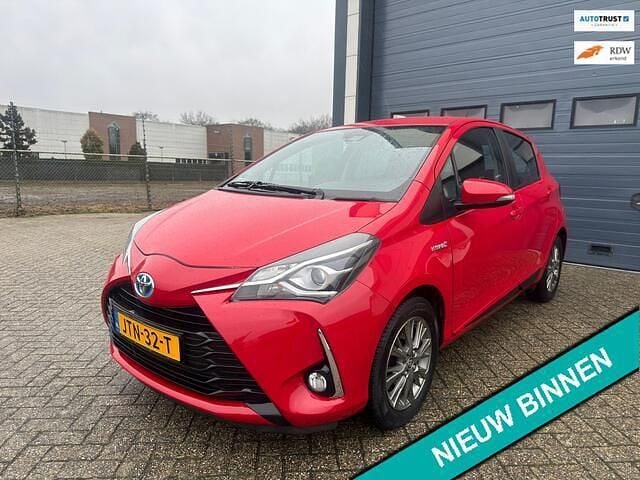 Rood Occasion 2017 Toyota Yaris Executive Hatchback | € 13.350 (Goede deal) - Afbeelding 1/4