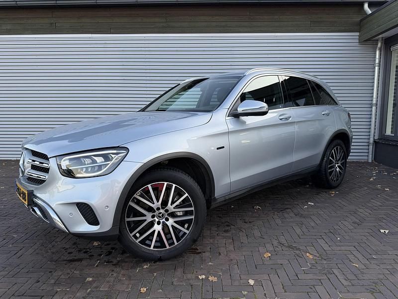 Grijs Gebruikt 2021 Mercedes GLC300 Premium SUV | € 39.985 (Goede deal) - Afbeelding 1/4