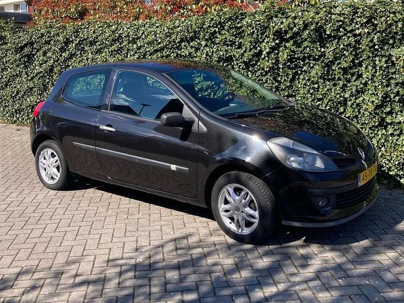 Zwart Gebruikt 2007 Renault Clio II Expression Hatchback | € 1.950 (Eerlijke prijs) - Afbeelding 1/4