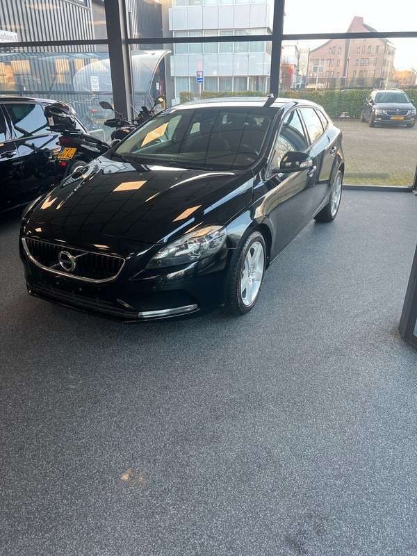 Gebruikt 2017 Volvo V40 Standard Stationwagen | € 8.500 - Afbeelding 1/4