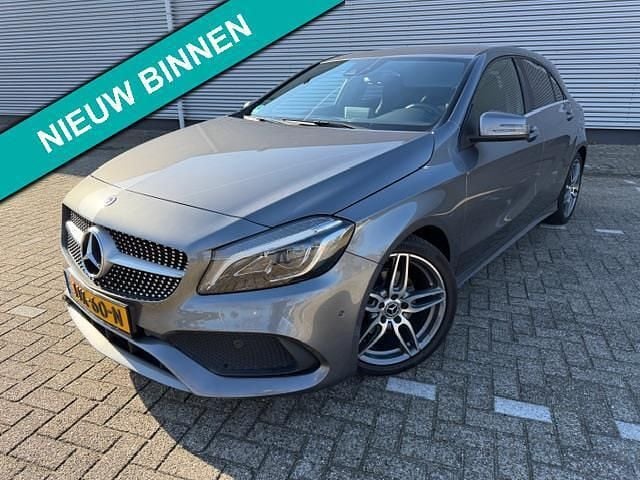 Grijs Gebruikt 2018 Mercedes A180 Ambition Hatchback | € 18.888 (Eerlijke prijs) - Afbeelding 1/4