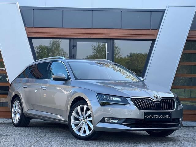 Grijs Gebruikt 2018 Skoda Superb Stationwagen | € 21.500 (Super prijs) - Afbeelding 1/4