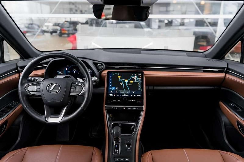 Occasion Lexus LBX 136 PK (100 kW) 2024 Blauw (metallic) SUV