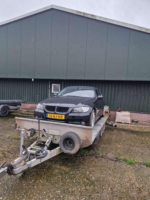 Zwart Gebruikt 2005 BMW 325 Sedan | € 1.000 - Afbeelding 1/4
