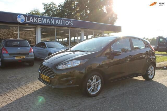 Zwart Occasion 2015 Ford Fiesta Titanium Hatchback | € 10.950 (Duur) - Afbeelding 1/4