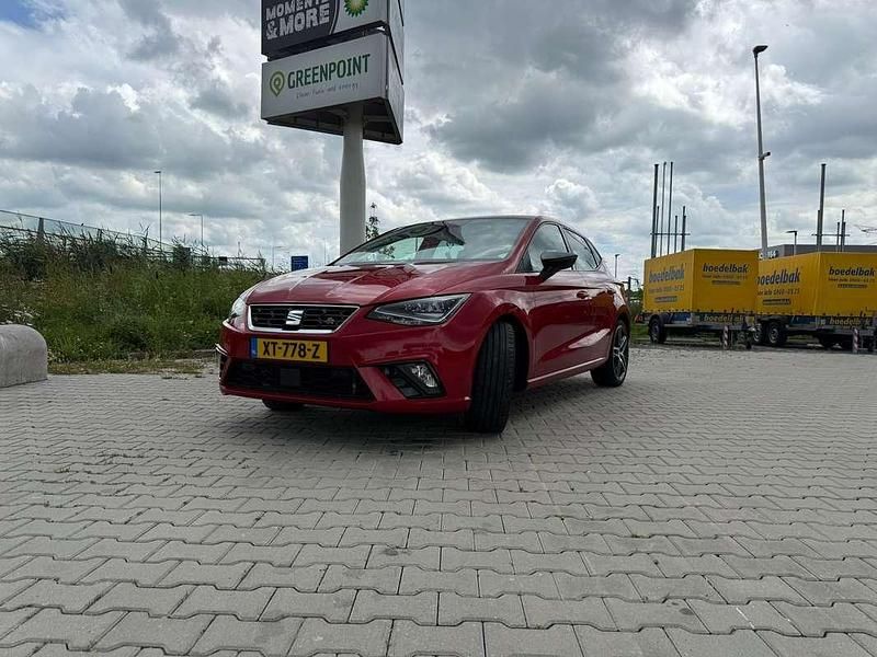 Rood Gebruikt 2019 Seat Ibiza FR Hatchback | € 11.000 (Iets duurder) - Afbeelding 1/4